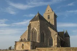 Die Kirche Saint Pierre Vesly